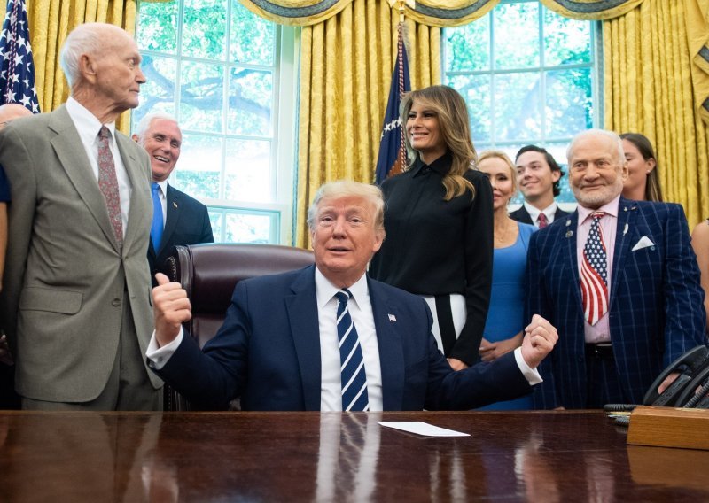 Trump u Bijeloj kući primio Buzza Aldrina i Michaela Collinsa