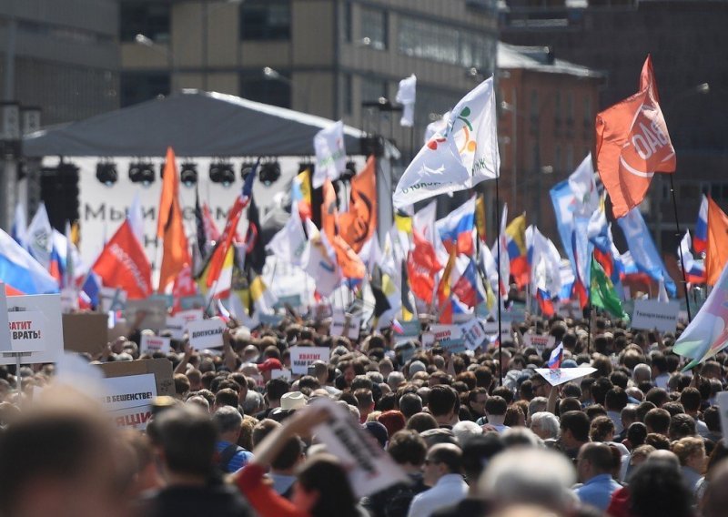 U Moskvi više od 20.000 ljudi na ulici traži slobodne lokalne izbore