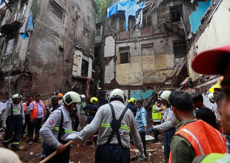 Iz zgrade u Mumbaiju spašeno 89 ljudi