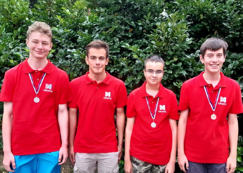 Mladi hrvatski informatičari osvojili zlato i dva srebra na srednjoeuropskoj olimpijadi