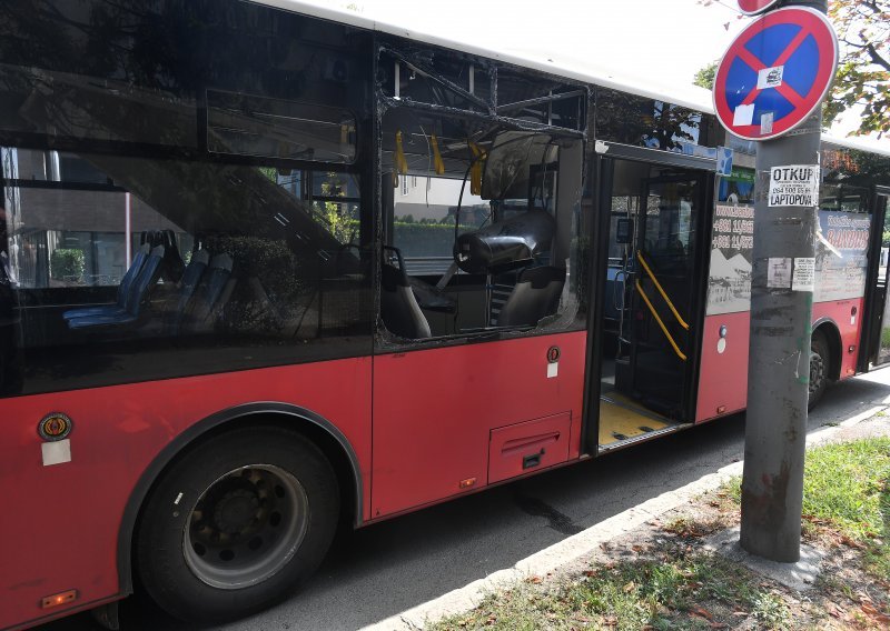 [FOTO] Eksplozija u beogradskom autobusu, šest ozlijeđenih