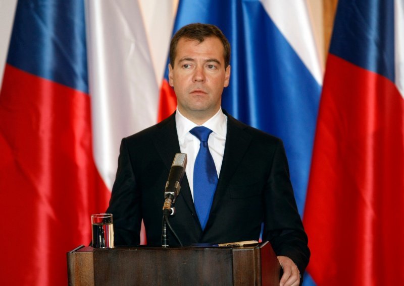 Japan kritizirao Rusiju nakon Medvedevljeva posjeta spornom otoku