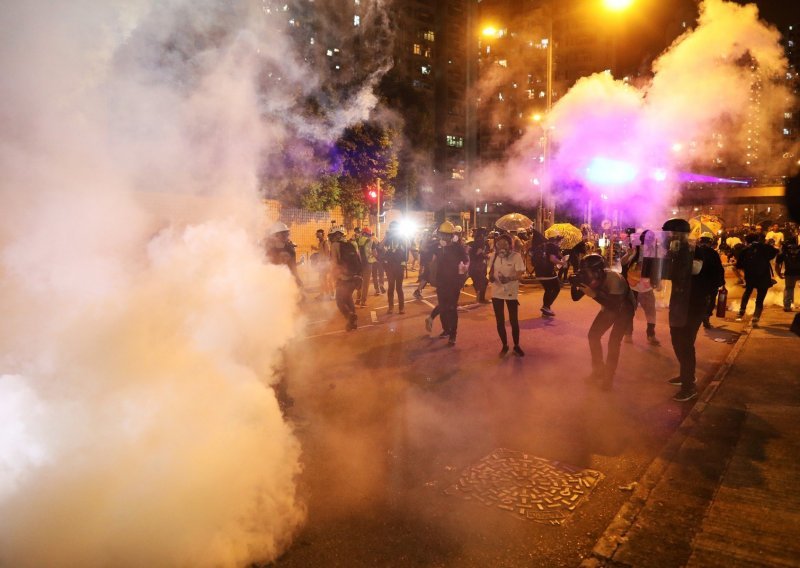 U Hong Kongu nastavljaju s prosvjedima nakon nasilnog vikenda