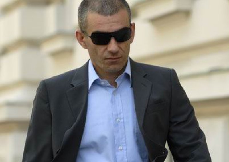 Ljubi Pavasoviću ukrali BMW, novac i satove
