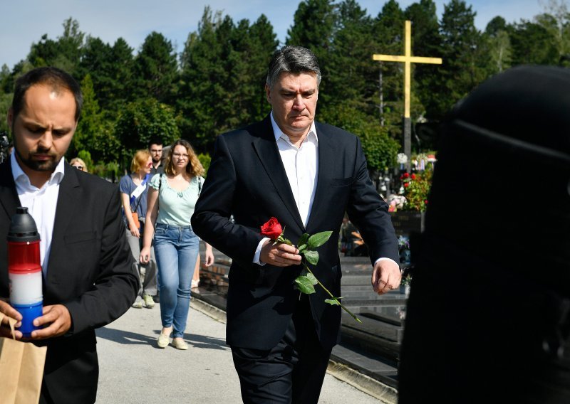 [FOTO] Zoran Milanović položio vijence povodom dana Pobjede