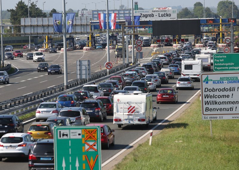 Gužve na autocestama: Kolone su trenutno najveće u Lici te na granicama prema Sloveniji