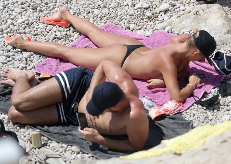 Dubrovčani i njihovi gosti osvježenje potražili na popularnoj plaži Banje