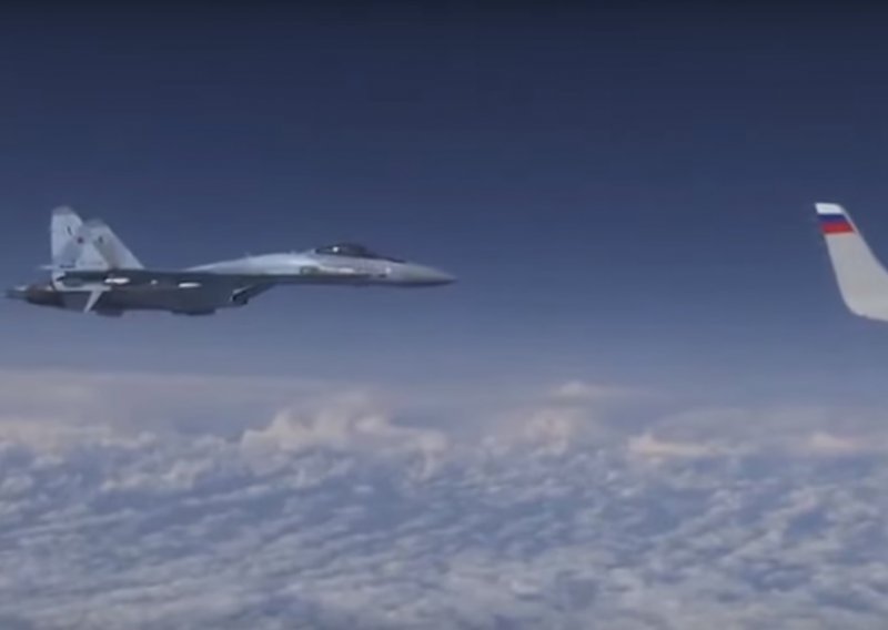[VIDEO] Pogledajte kako je ruski Su-27 potjerao NATO-ov F-18