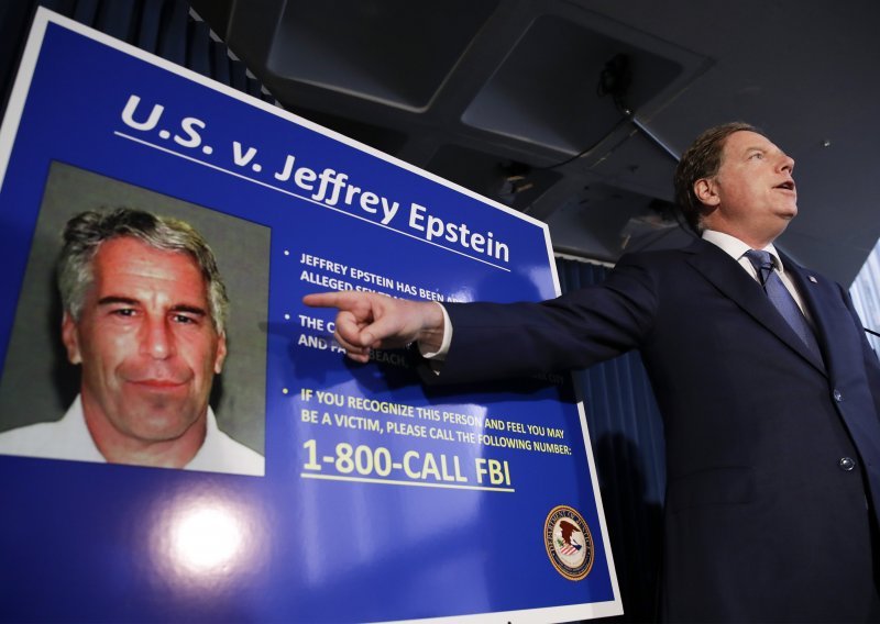 Washington Post: Jeffreyu Epsteinu slomljeno više vratnih kralježaka