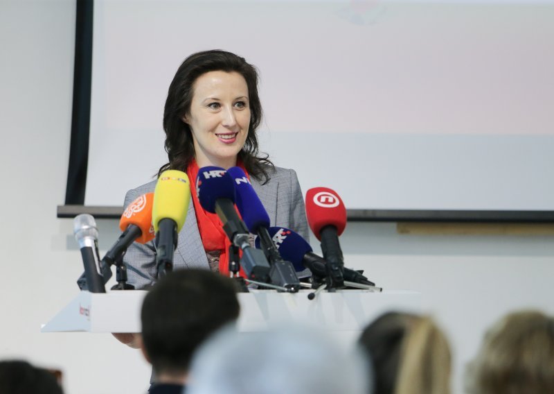 Dalija Orešković objasnila zašto je odabrala slogan 'Predsjednica bez maske'