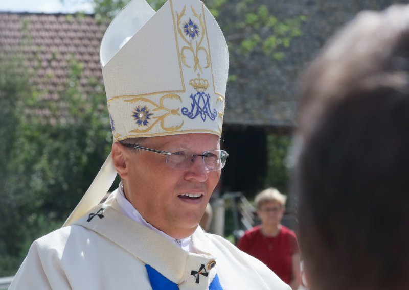 Nadbiskup Hranić: Djeca se ne rađaju zato što su roditelji komotni i ne žele obvezu