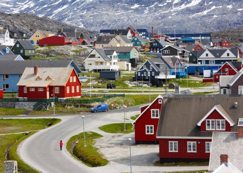 Trump na Twitteru objavio fotomontažu svog hotela na Grenlandu