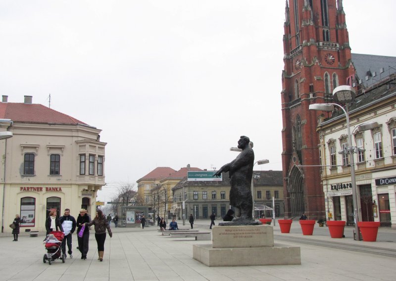 'Ovakav spomenik Starčeviću uljez je u Osijeku!'