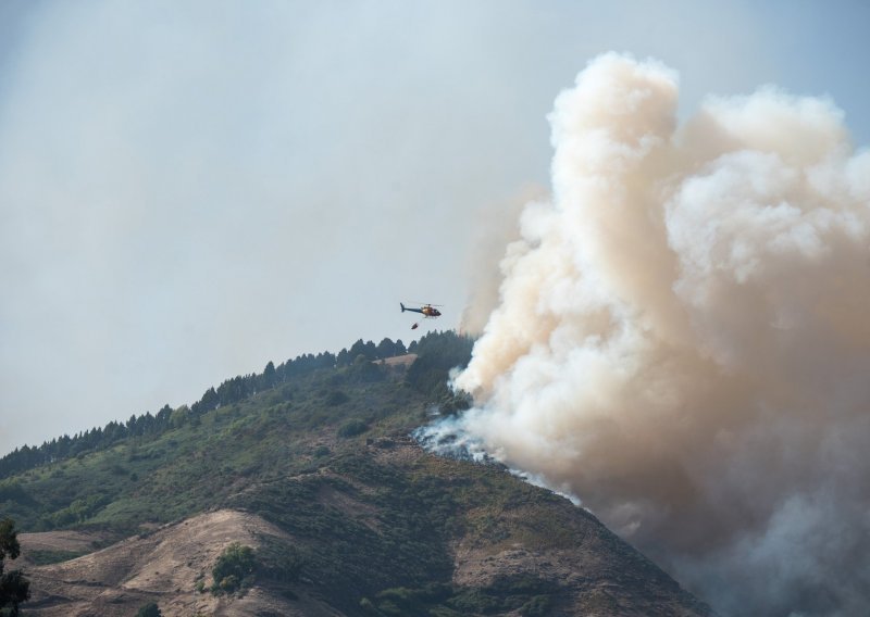 Požar na Gran Canariji još nije pod nadzorom, nova evakuacija