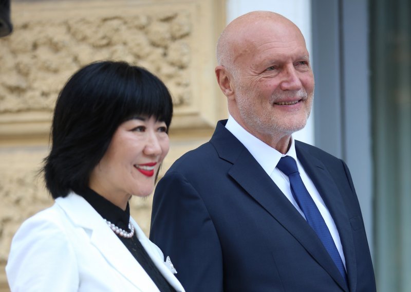 Ante Simonić ulazi u predsjedničku utrku s popriličnim biografskim kapitalom, uz podršku supruge, kineske Amerikanke
