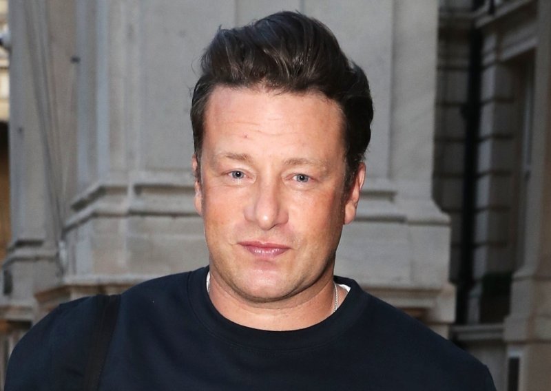 Jamie Oliver se slomio pred kamerama i priznao: 'Naivan sam, nisam znao uspješno voditi posao'