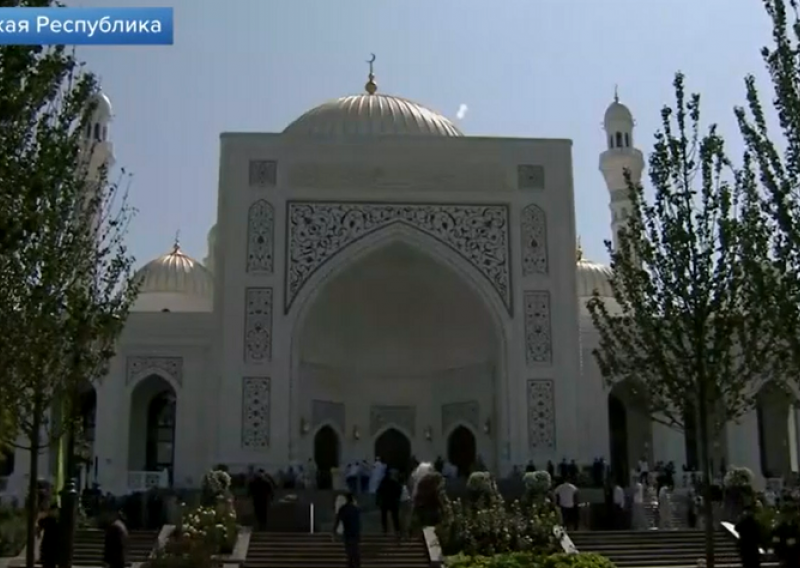 [VIDEO] Čečenski vođa otvorio najveću džamiju u Europi ukrašenu kristalima Swarowski