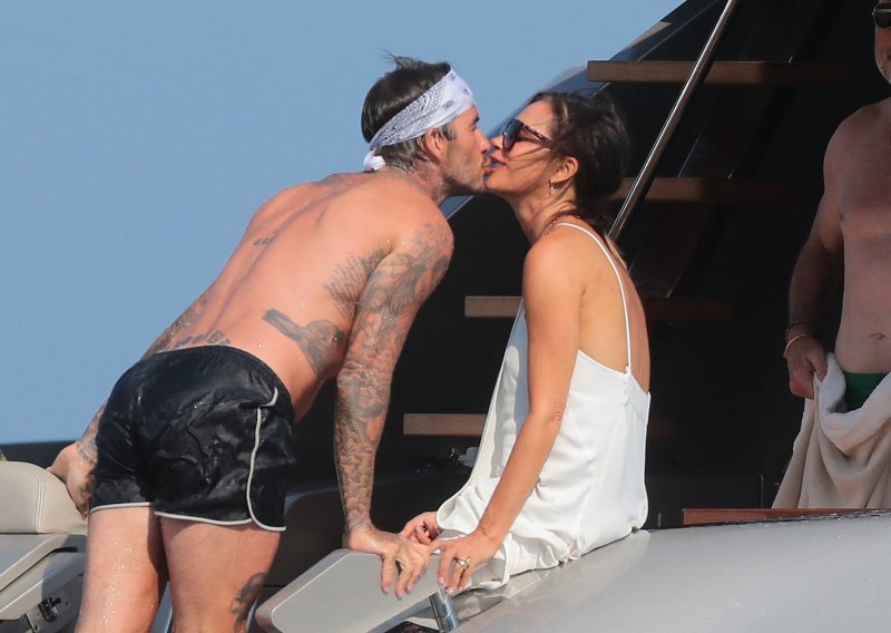 Rijetko ovako intimni u javnosti: David i Victoria Beckham sretniji su no ikada