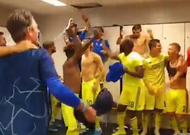 Ovako slave pobjednici; pogledajte veselje nogometaša Dinama nakon što su izborili Ligu prvaka