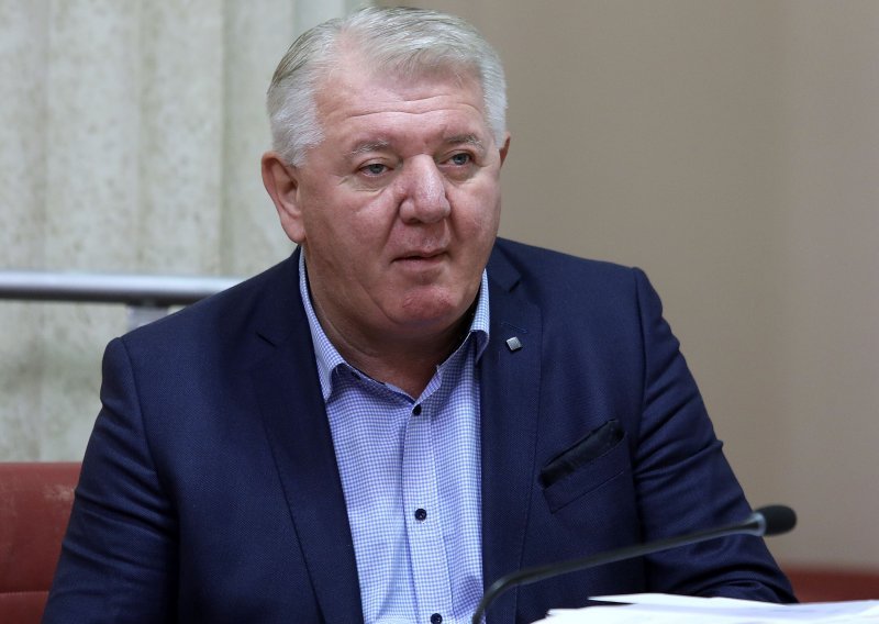 HVIDRA, kojoj je na čelu HDZ-ov Josip Đakić, traži kazneni progon Pupovca, pa čak i raskid koalicije sa SDSS-om
