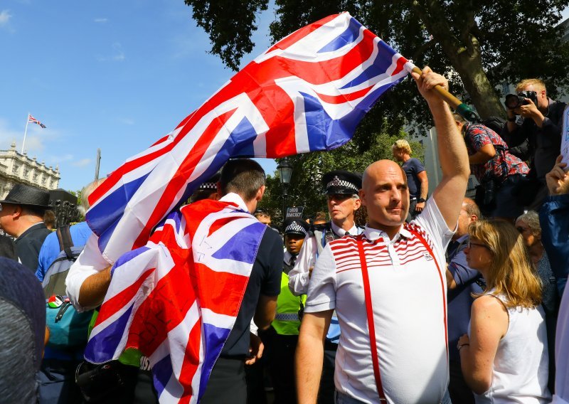 Britanci prosvjeduju protiv 'državnog udara' premijera Johnsona