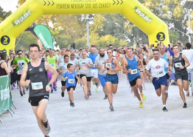 Oko 2.000 zaljubljenika u trčanje osvijetlilo zagrebački Bundek