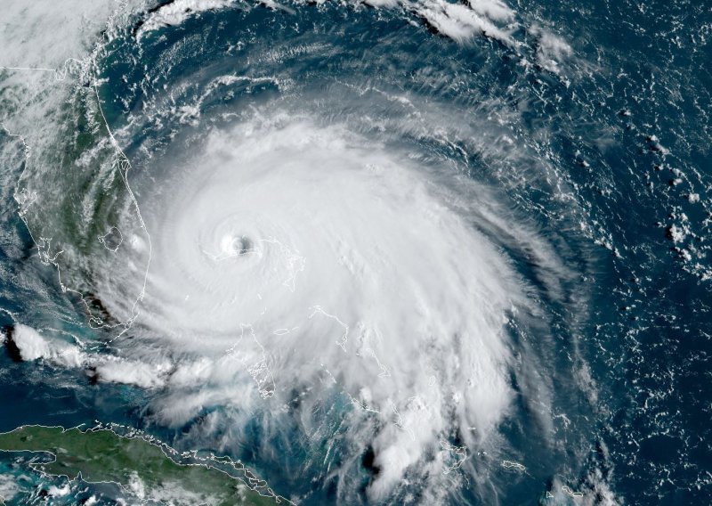 Nakon što je žestoko pogodio Bahame, uragan Dorian prijeti Floridi