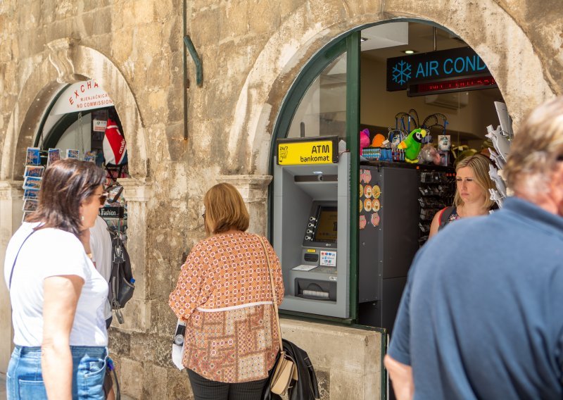 Iz povijesne jezgre uklonjena 23 bankomata