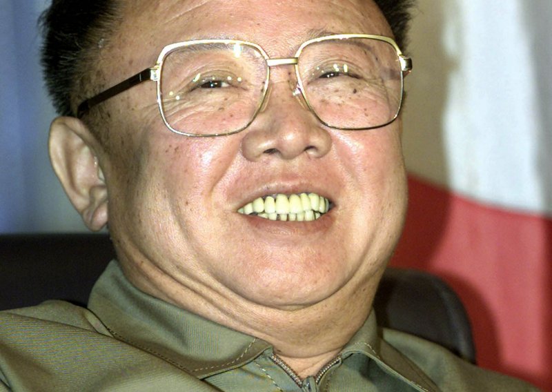 Kim Jong-il organizira zabave s golim djevojkama
