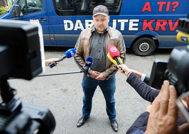 Pojavio se još jedan predsjednički kandidat - ovaj je nosio lijes kroz Zagreb za državu koja više ne postoji