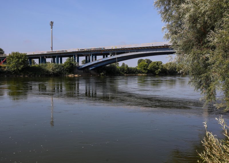 Nova rasvjeta na Mostu slobode u Zagrebu je dobrodošla, no neki se pitaju je li cijena previsoka