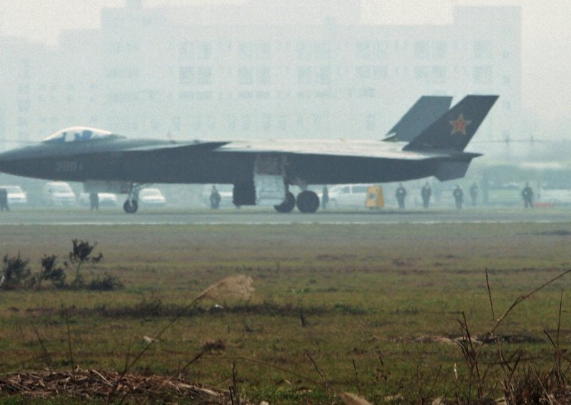 Kineski nevidljivi zrakoplov skrpan od tuđih dijelova