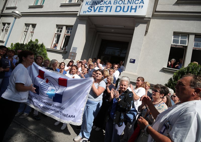 Zdravstveni radnici nastavljaju prosvjede, Kujundžić poručio: Vjerujem da ćemo sutra imati neko rješenje