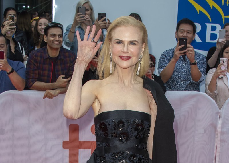 Elegantna u crnom: Nicole Kidman dobro zna kako se privlače pogledi