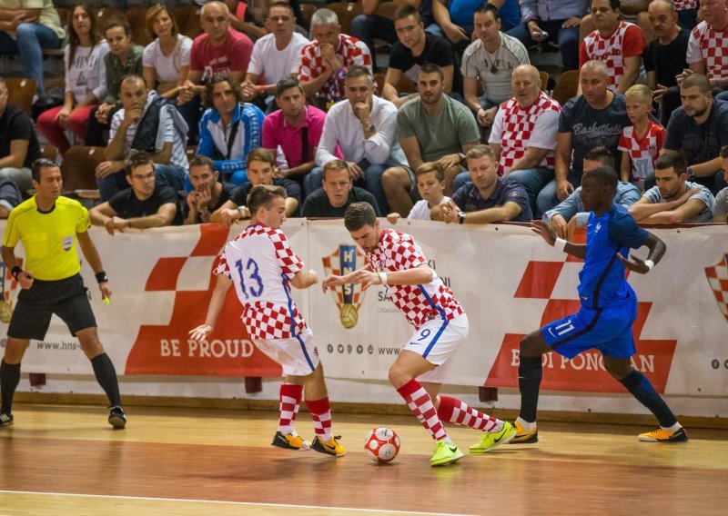 Mladi Hrvati slave europsko srebro, najveći uspjeh našeg futsala; u finalu se nije moglo protiv moćne Španjolske