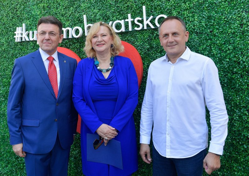 Akcija "Kupujmo hrvatsko" na Trgu bana Jelačića okupila gotovo 300 proizvođača