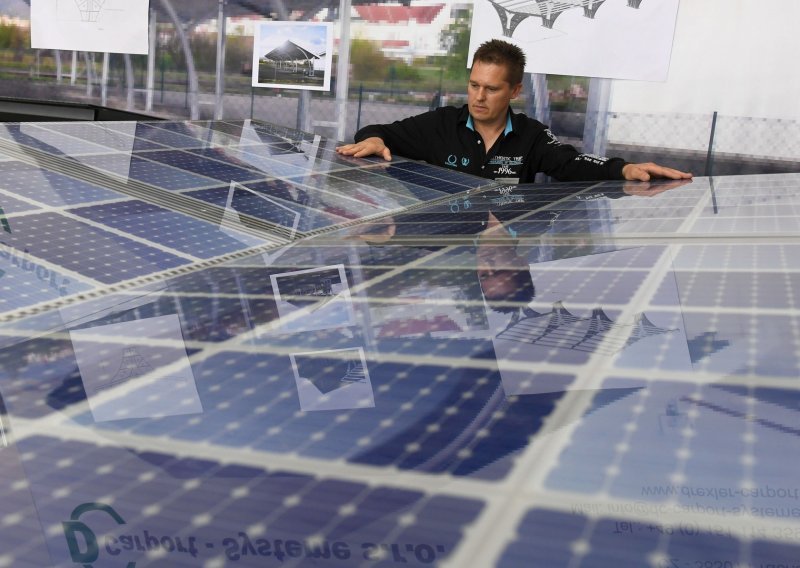 Želite ugraditi solare i sami proizvoditi struju? Država vam pokriva do 75.000 kuna