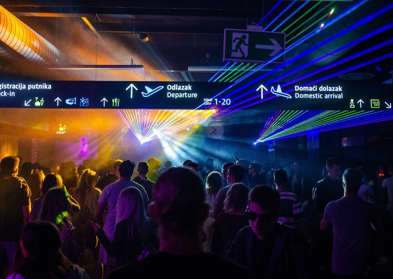 [FOTO] Ljubitelji elektronske glazbe uživali u spektakularnom partyju na zagrebačkom Plesu