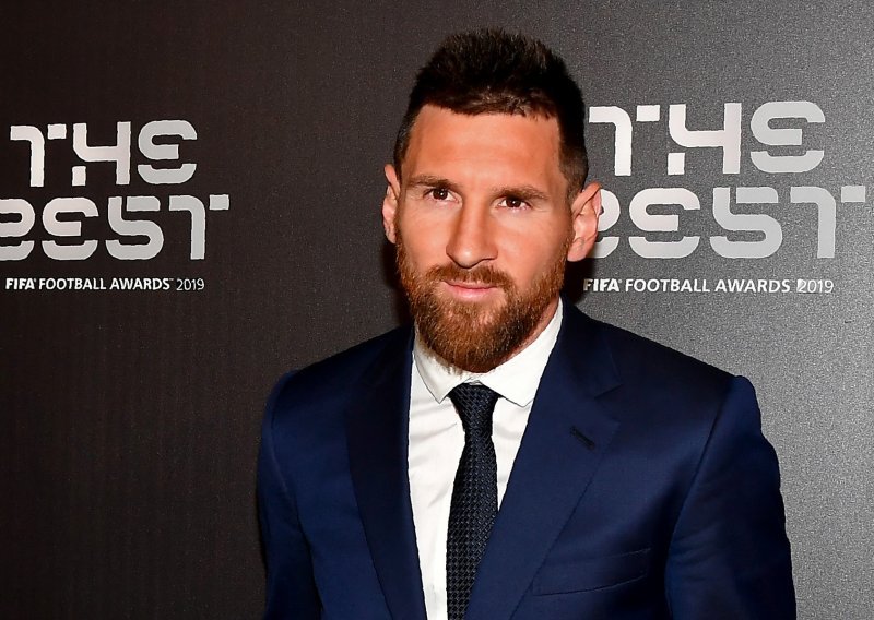 Lionel Messi naslijedio Luku Modrića i dobio Fifinu nagradu za nogometaša godine; hrvatski kapetan opet u prvih 11