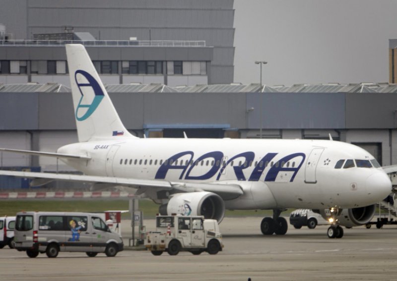 Slovenski Adria Airways na rubu propasti: Otkazali su sve letove, vjerovnici zaplijenili više aviona, a država ih neće spašavati