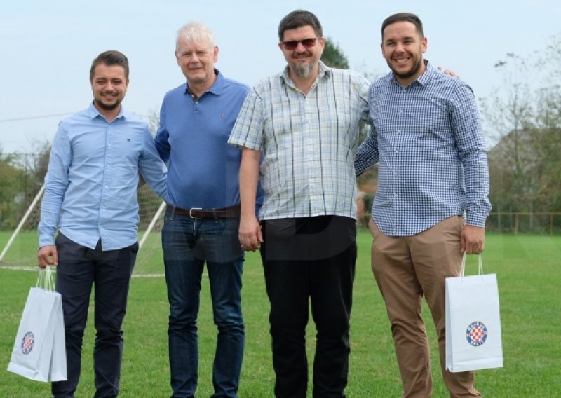Delegacija splitskog Hajduka posjetila istoimeni klub iz okolice Siska u kojem većina ljudi navija za 'bile'