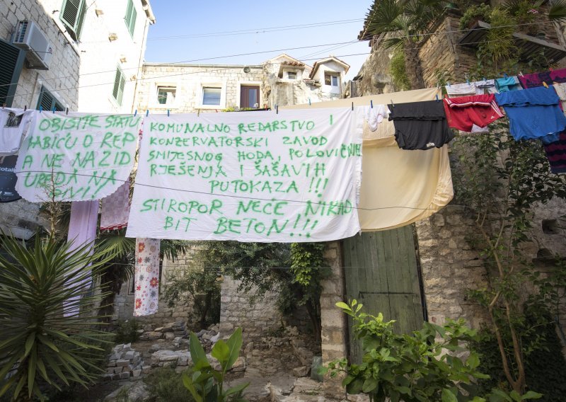 Neobičan prosvjed na tiramolama u Splitu