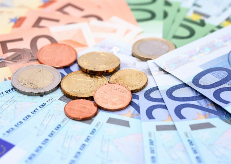 OTP banka u veljači snižava kamatne stope na kredite u eurima i kunama
