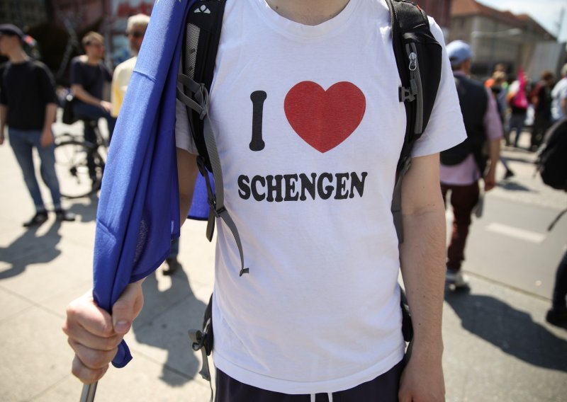 Jasno je zašto nas u Schengenu ne želi Slovenija, ali zašto to ne žele Francuska, Njemačka i Nizozemska?