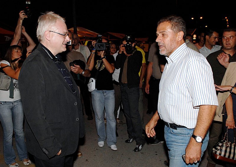 Josipović i Bandić na Trgu, a Mesić u MORH-u