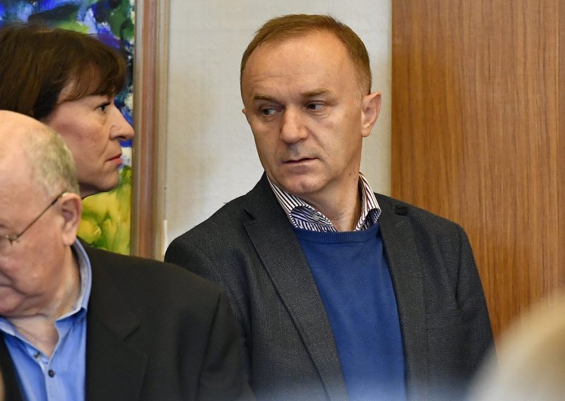 Otišao zbog afere SMS, a sada se bivši savjetnik predsjednice Vlado Galić skućio u Debeljakovom DIV-u