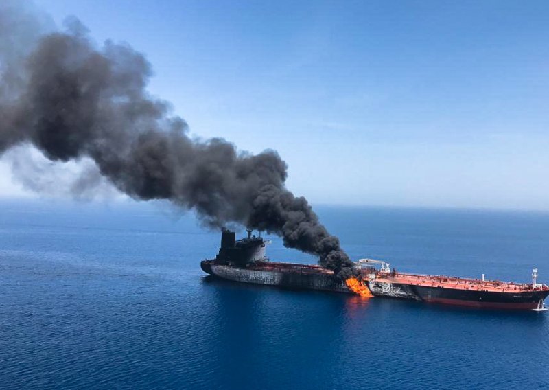 Eksplozija na iranskom tankeru koji je navodno prevozio naftu Siriji, odmah skočila cijena crnog zlata