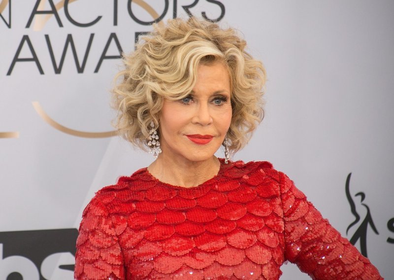 [VIDEO] Uhićena Jane Fonda: Snimka na kojoj policija privodi slavnu glumicu preplavila društvene mreže