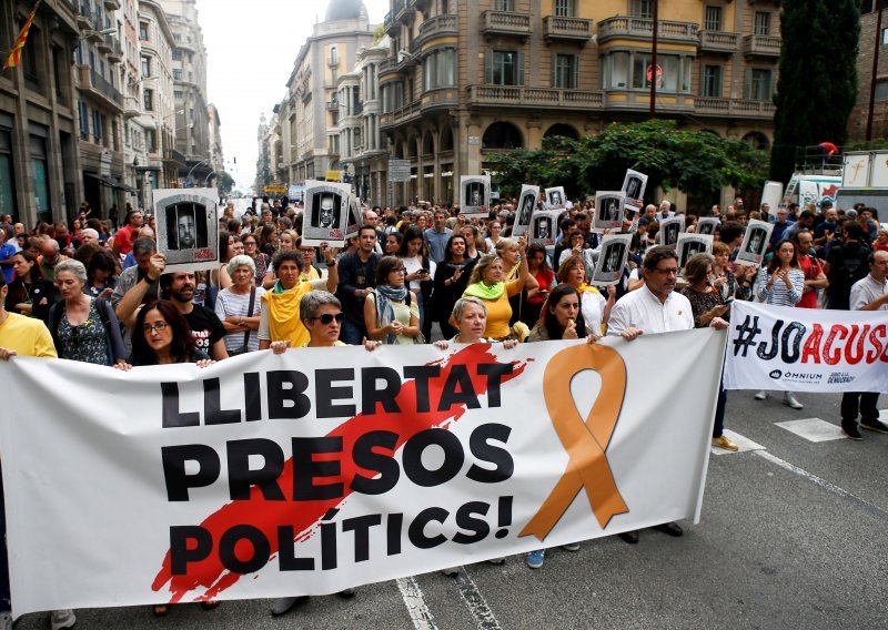 Diljem Katalonije počeli prosvjedi protiv osuđujućih presuda