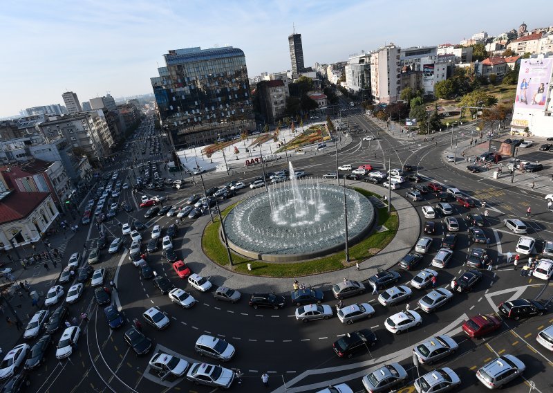 Beogradski taksisti prosvjeduju; prometni kolaps na ulicama; građani revoltirani